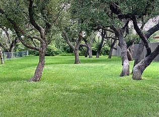 109 Greenway Ln, Rockport, TX 78382