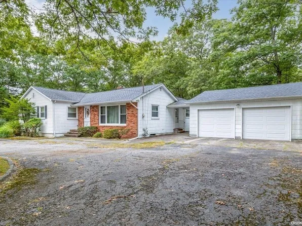 108 Raynor Road, Ridge, NY 11961