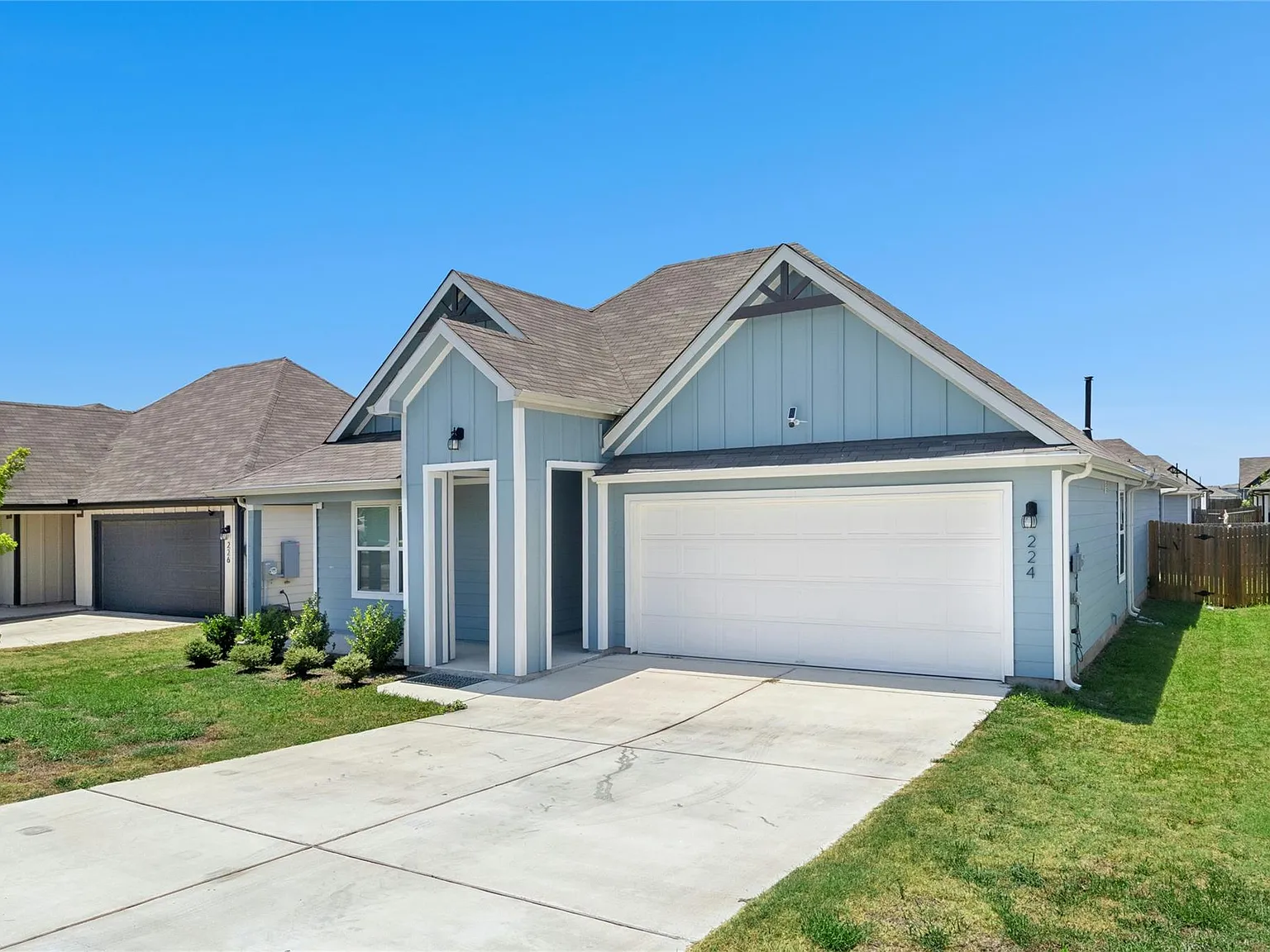 4 bed, 2.0 bath, 1821 sqft, $2,100 — Photo 2