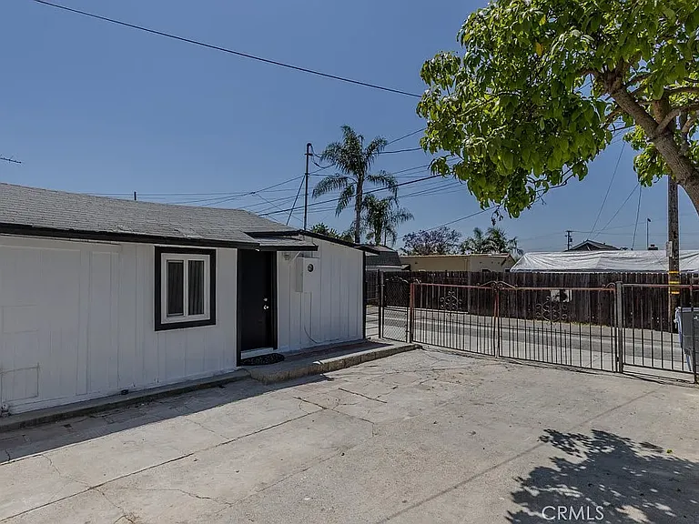 818 E Stearns Ave #1/2 — Photo 25