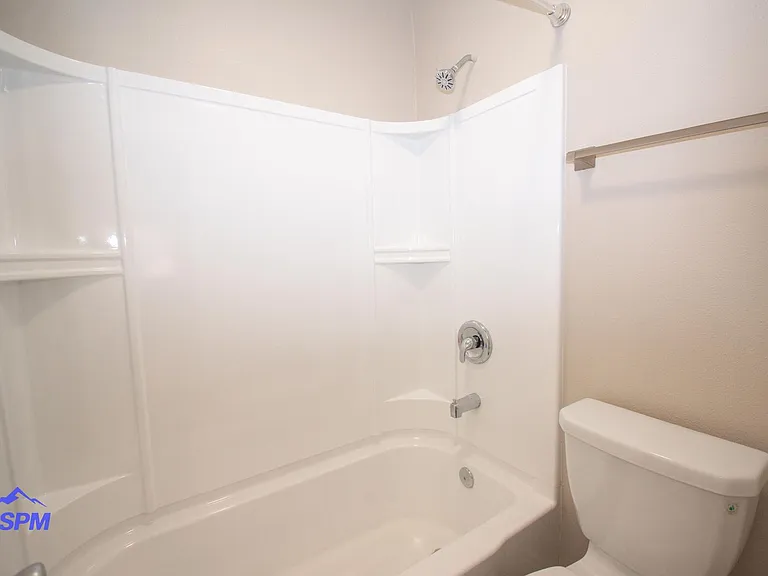 4060 Euclid North Apartments — Photo 11