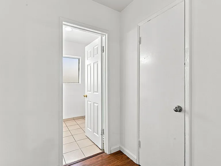 956 Elden Ave — Photo 19