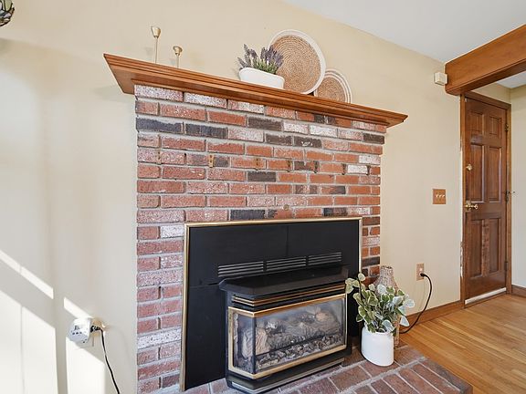 4th image of 27 Winslow Farm Road