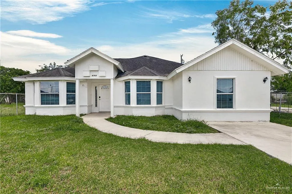 4 bed, 2.5 bath, 1786 sqft, $1,700 — Photo 3