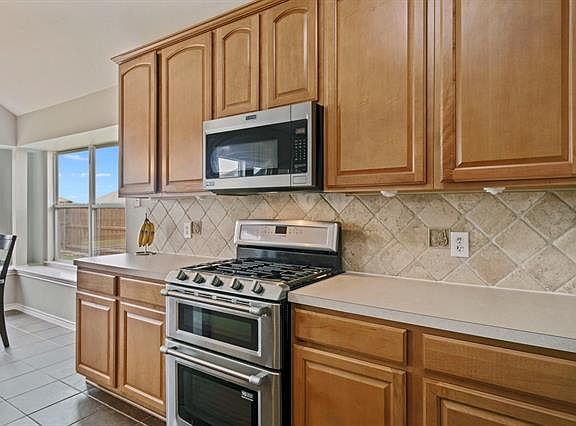 4th image of 3000 Claybrook Dr