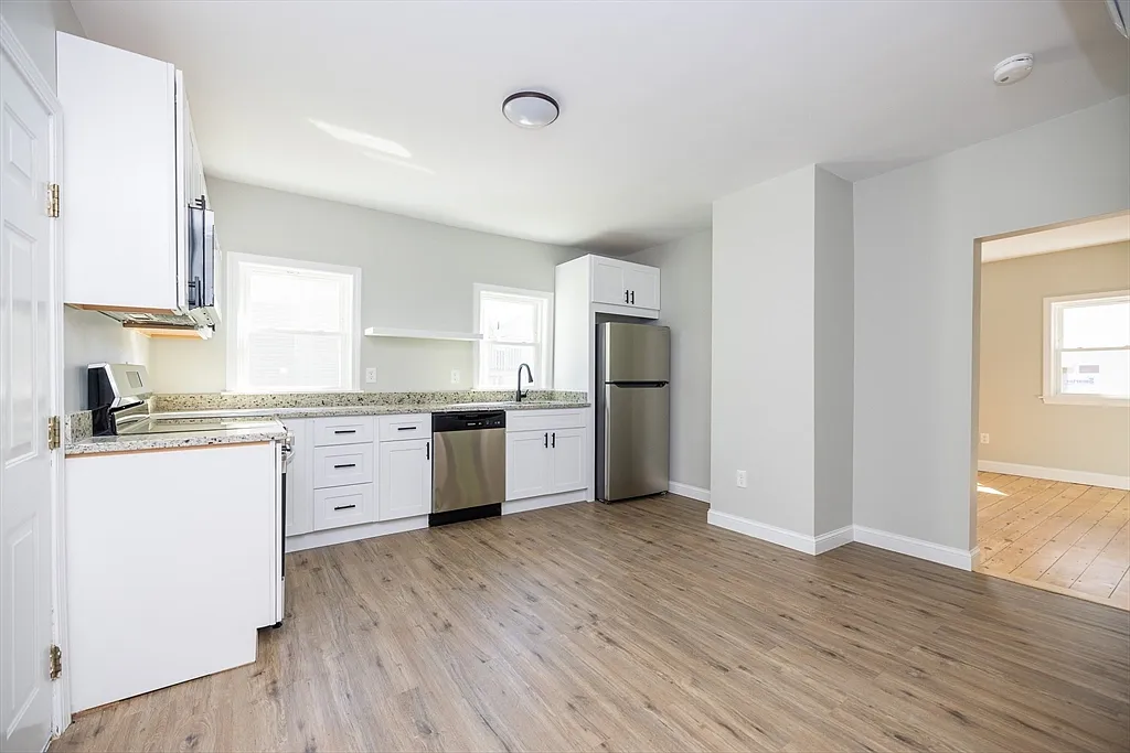 2 bed, 1.0 bath, 800 sqft, $2,000 — Photo 4