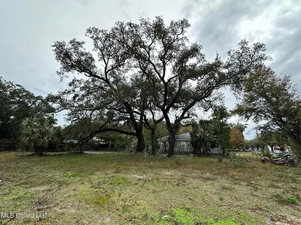 321 Benachi Ave, Biloxi, MS 39530