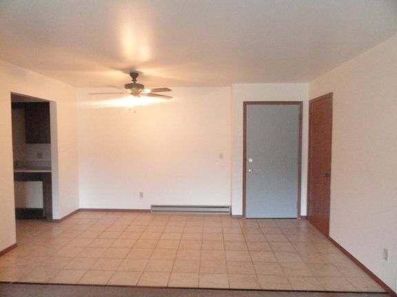 4th image of 920 Courtney Ln APT 12