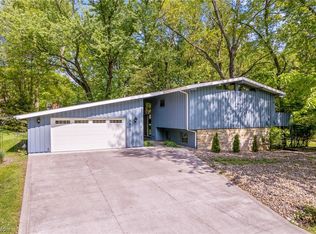 3823 Leewood Rd, Stow, OH 44224