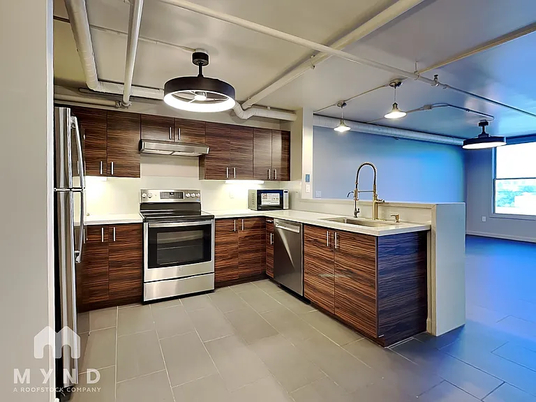 535 W Thomas Rd #405 — Photo 2