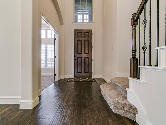 4th image of 303 Nixon Dr