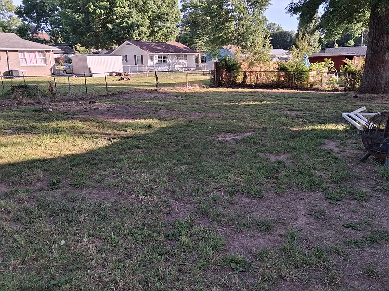 LARGE BACK AND SIDE YARD ALL FENCED IN,