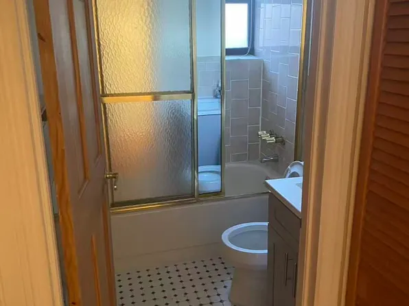 76-05 162nd St Floor 3, Fresh Meadows, NY 11366