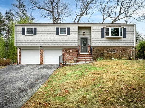 125 Buckingham Drive, Stamford, CT 06902
