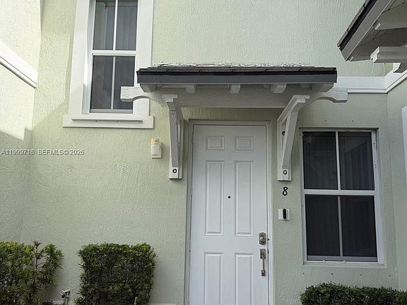 2nd image of 133 SE 28th Ter Unit 8