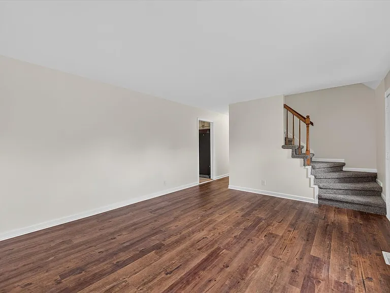 607 Granger Ln — Photo 11