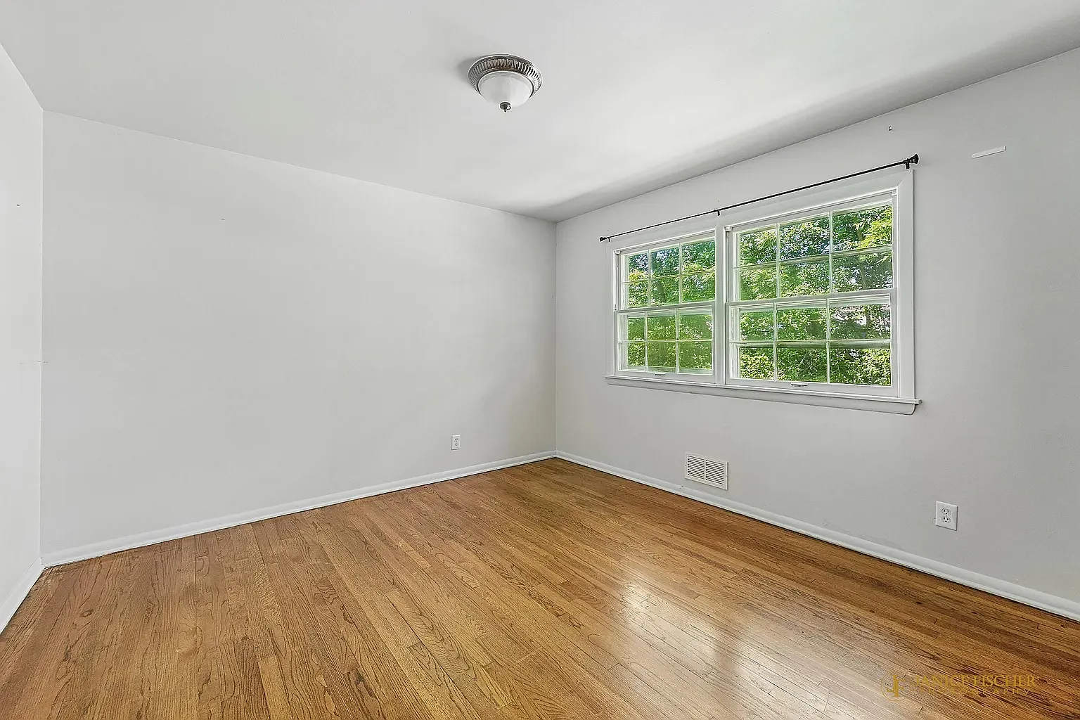 3 bed, 1.5 bath, 1275 sqft, $1,850 — Photo 2