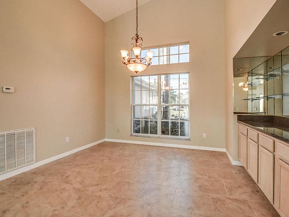 5th image of 198 SW Dalton Cir