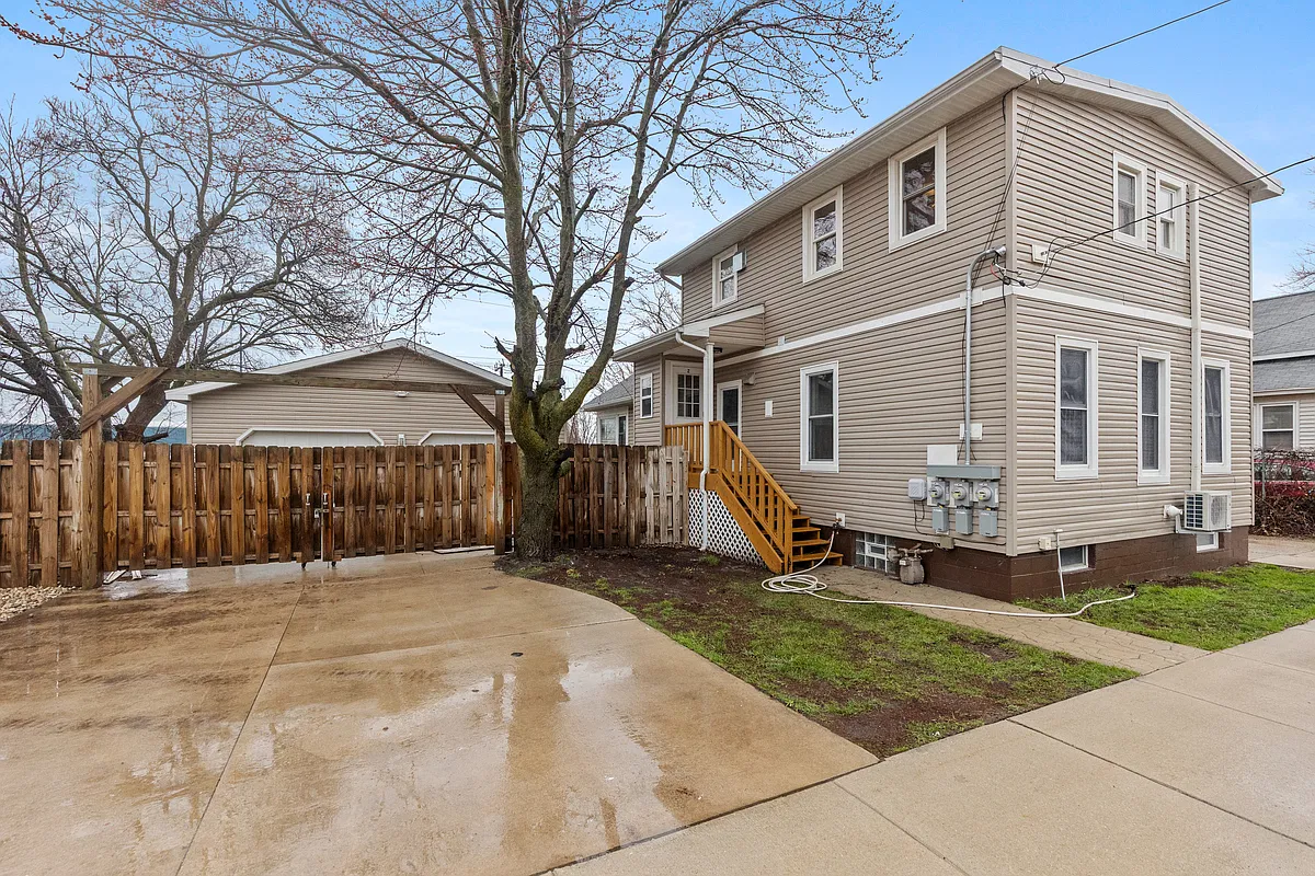 1836 Lakeshore Drive - 2 — Photo 4