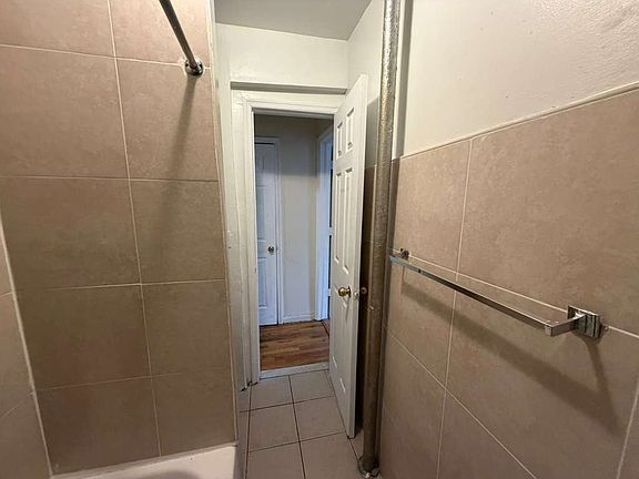 5th image of 744 Coster St APT 3E