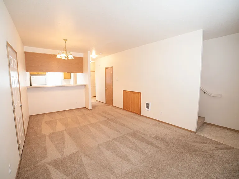 370 N Douglas St — Photo 5