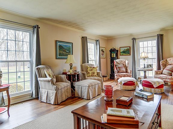 5th image of 1304 Gills Rd