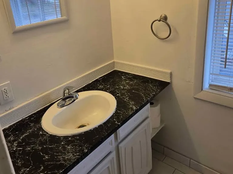 4425 Central St — Photo 9