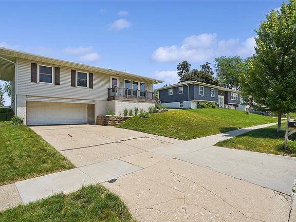2nd image of 292 Windsor Dr NE