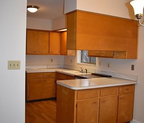 4th image of 2632 Greenbrier Dr