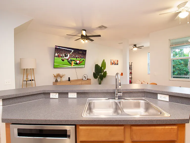 608 Black Lion Dr NE — Photo 5