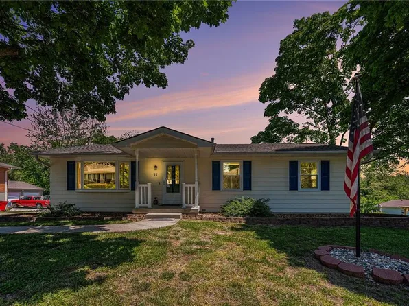 21 Country Club Ter, Lexington, MO 64067