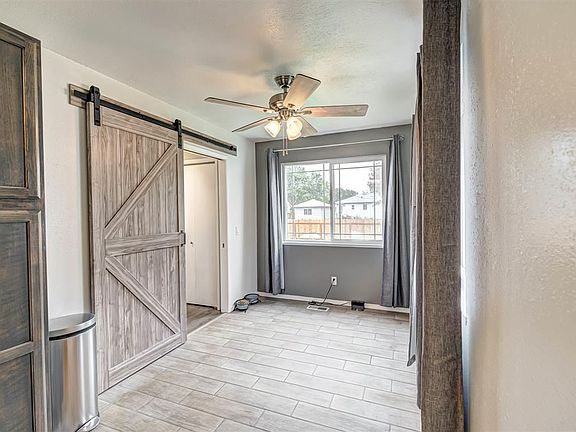 5th image of 604 Blue St