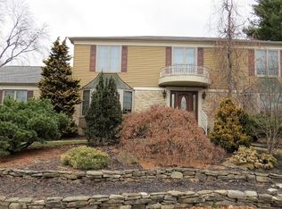 7 Farmstead Ln, Fairfield, NJ 07004
