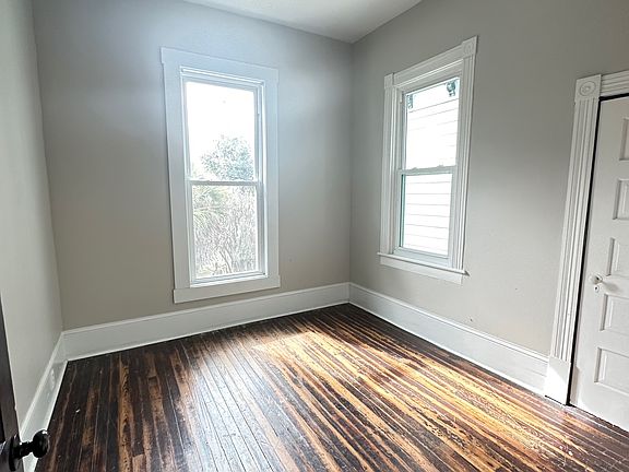 4th image of 808 1/2 E Henry St