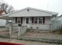 1st image of 907 Oak St