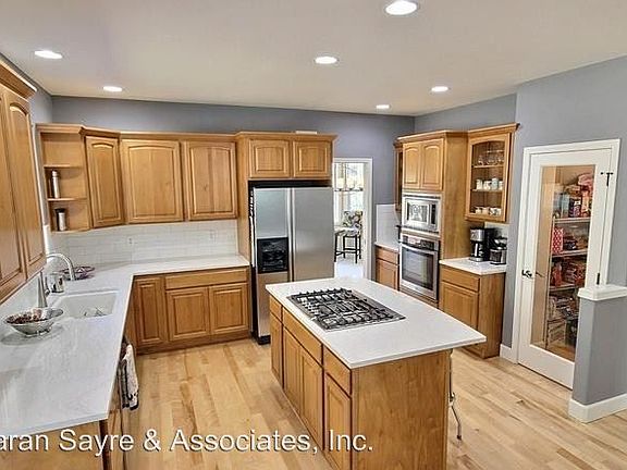 4th image of 1720 Pointe Woodworth Dr NE