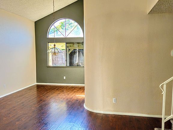 2nd image of 420 Shadow Oaks Cir
