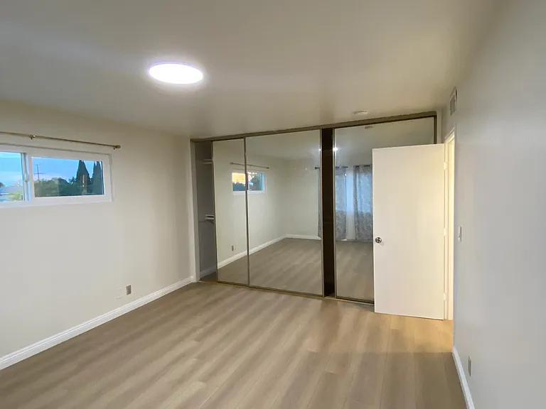 5460 Pine Ave — Photo 18