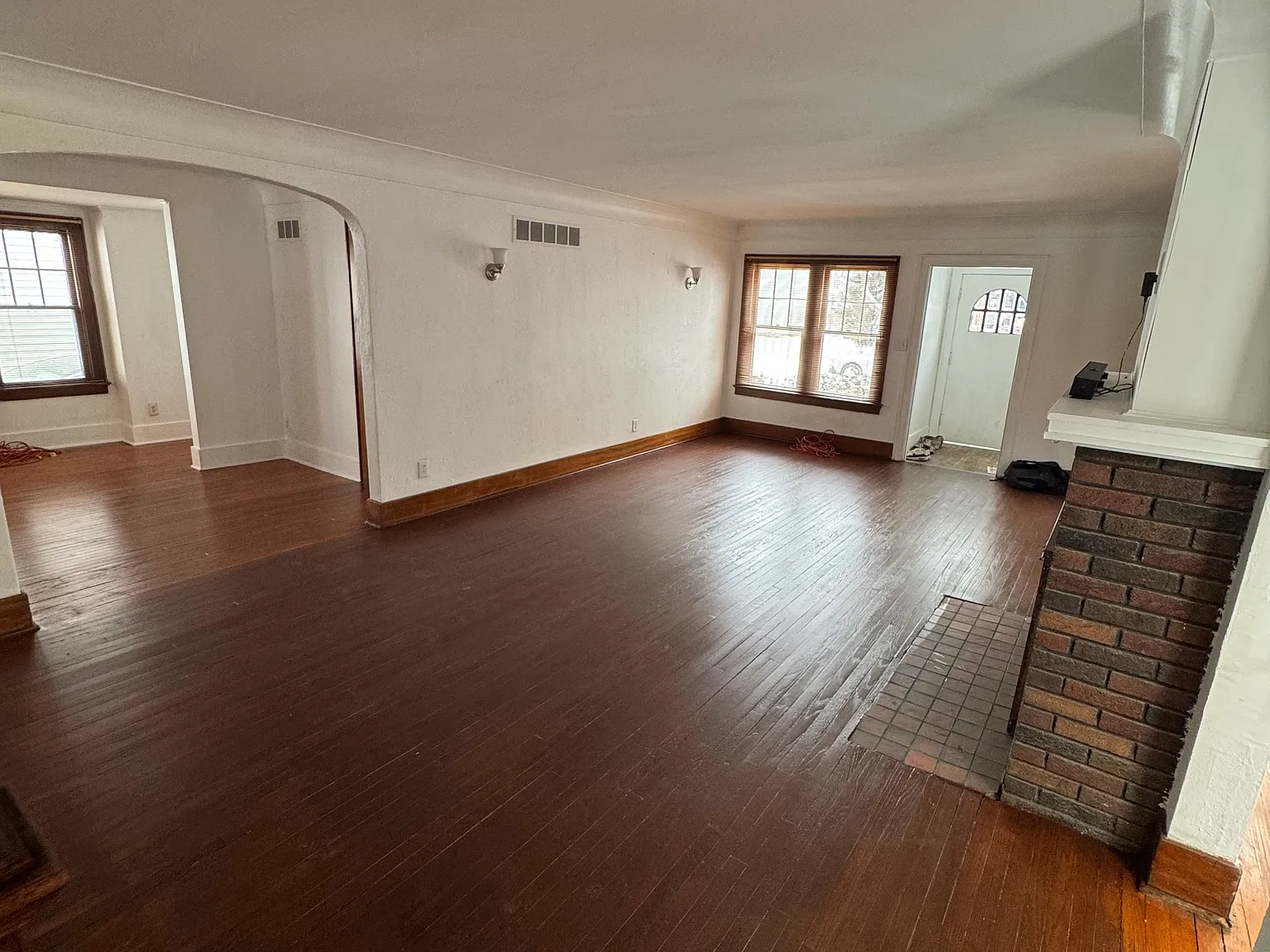 6 bed, 2233 sqft, $1,950 — Photo 4