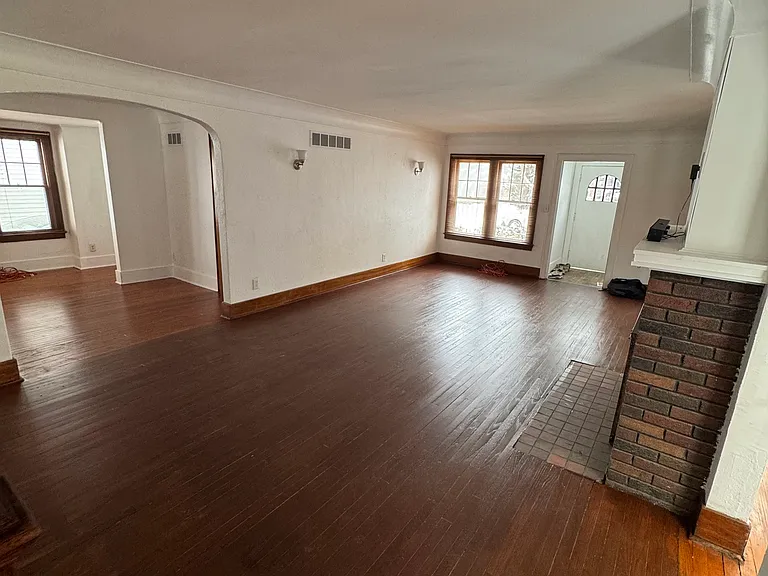 721 Thomson St — Photo 4