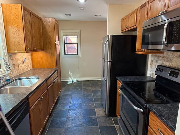 3rd image of 2405 S Hughes St
