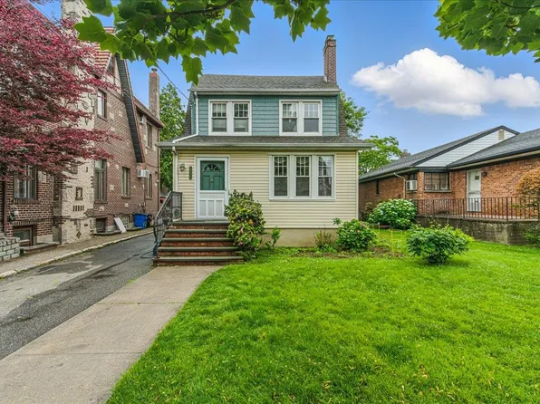 3211 171st Street, Flushing, NY 11358