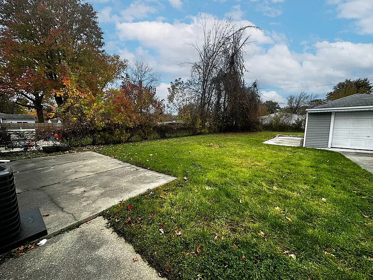 1615 E Greig Ave — Photo 29