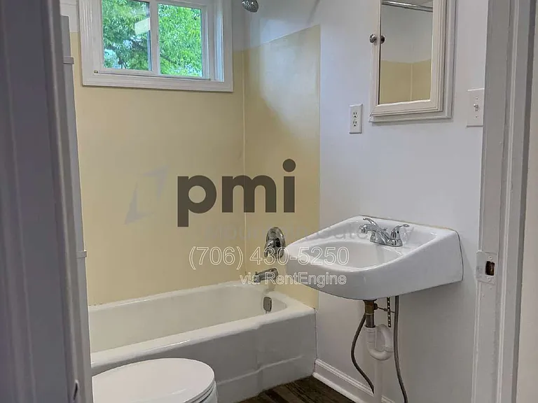 319 Oak Ave #A — Photo 6