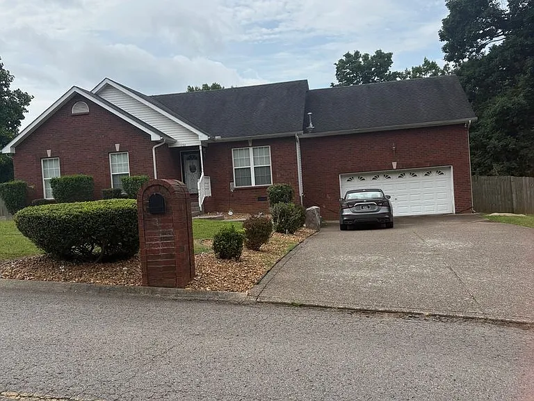 1156 Franklin Dr — Photo 1