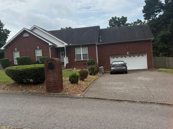 1156 Franklin Dr, Greenbrier, TN 37073