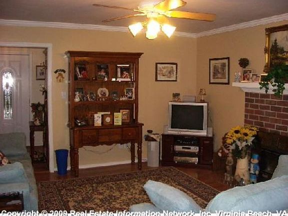 Den w/Fireplace