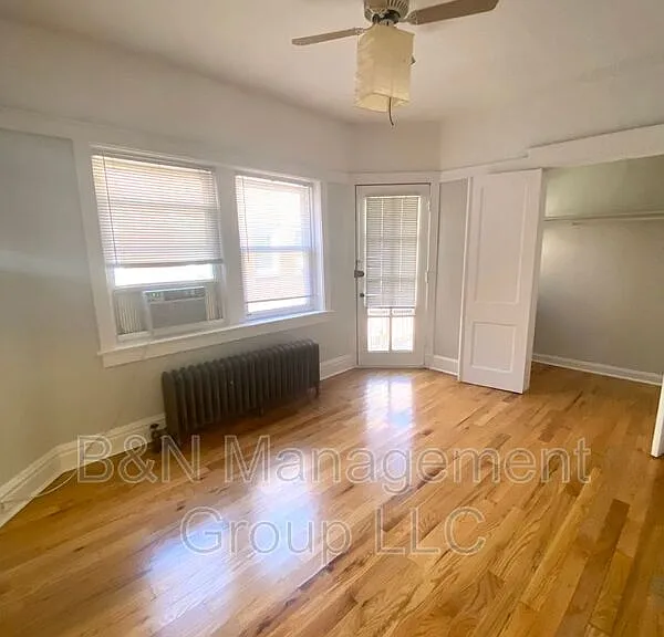 1055 W Dakin St #2 — Photo 2