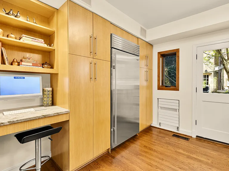 3111 Chain Bridge Rd NW — Photo 14