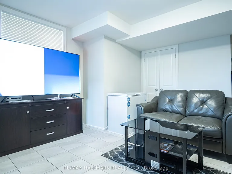 35 Roberta Dr #2 — Photo 2